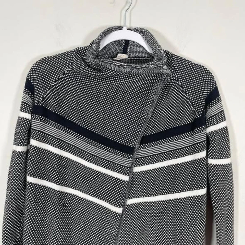 Ivivva Lululemon Feeling Toasty Wrap Sweater Girls 12 Black White Stripe Texture
